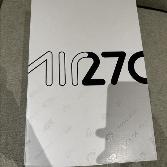 Nike Air 270 React White and Blue - Picture 8 of 8